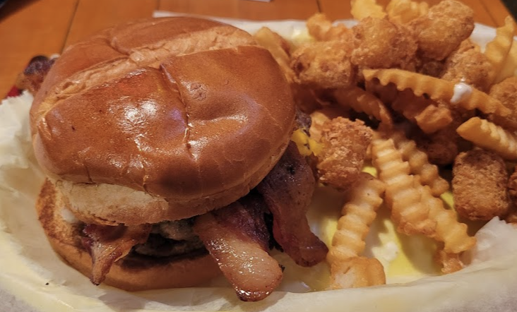 El Bait Shop signature dishes Beef StroganoffRarebit BurgerThe Original Pizza Puff
Location:200 SW 2nd St, Des Moines, IA 50309, United States